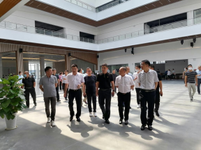 全國工商聯(lián)家具裝飾業(yè)商會(huì)樓梯專委會(huì)考察團(tuán)參觀調(diào)研中林華中國際木業(yè)產(chǎn)業(yè)園
